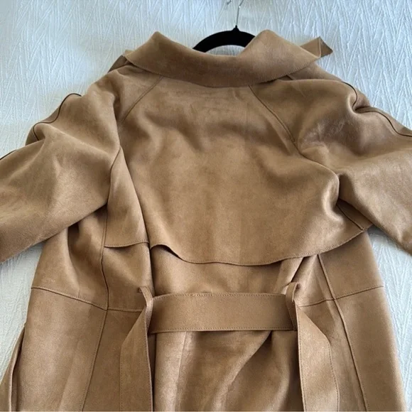 Tan Double-Breasted Women's Coat. Perfect spring trench. - Picture 4 of 4